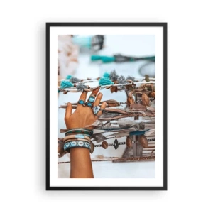 Plakát v černém rámu - Ruka ozdobená šperky na boho pozadí - 50x70cm - Místní poklady - Moderní nástěnná dekorace do obývacího pokoje a ložnice ARTTOR