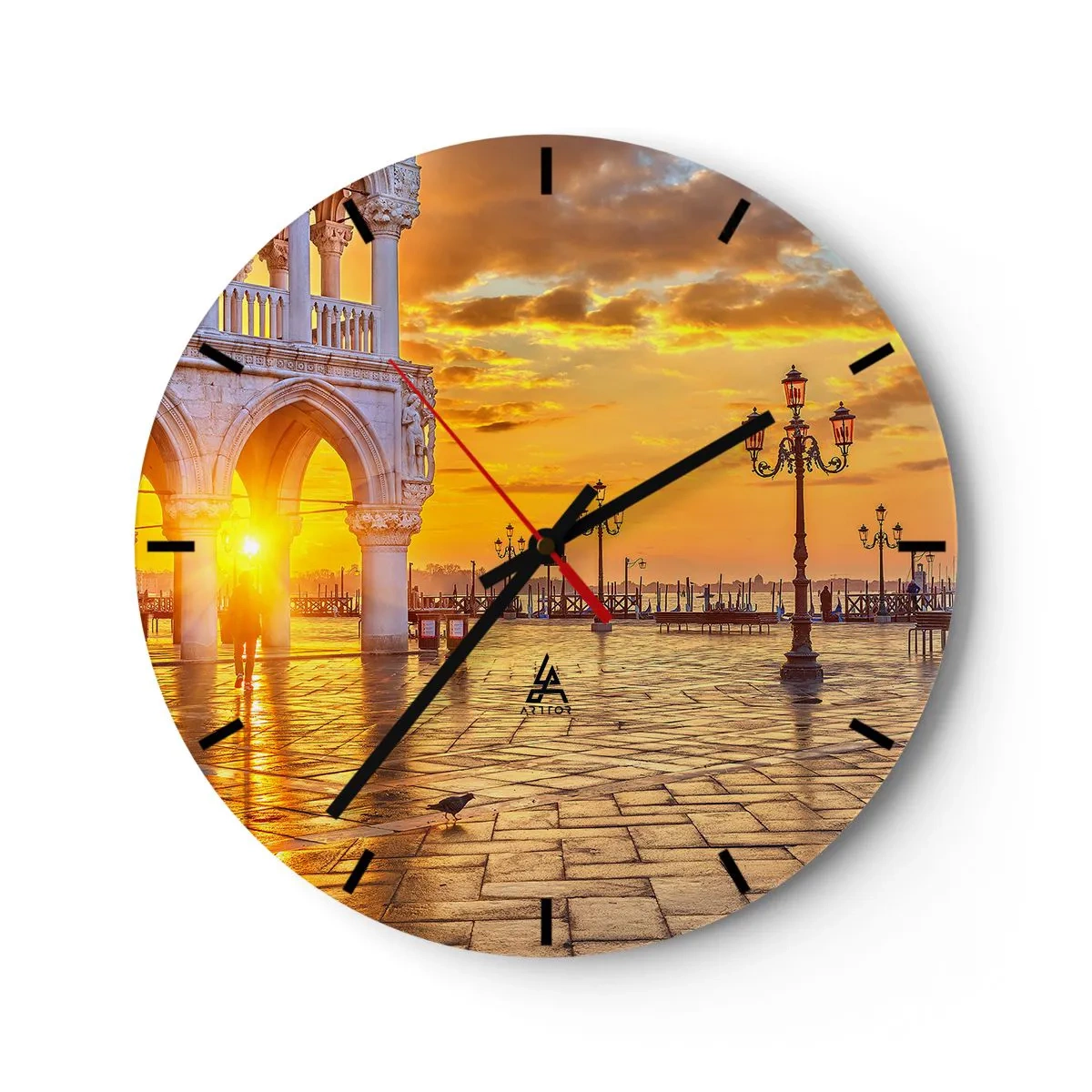 Nástěnné hodiny - Náměstí při východu slunce s lucernami a architektonickými sloupy - 30x30cm - Kde jsou všichni? - Moderní nástěnná dekorace do obývacího pokoje, kuchyně a ložnice ARTTOR