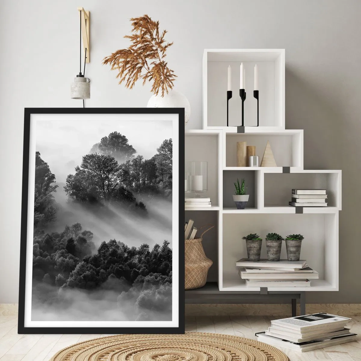 Plakát v černém rámu - Mlžný les v odstínech černé a bílé - 50x70cm - Probouzení ze spánku - Moderní nástěnná dekorace do obývacího pokoje a ložnice ARTTOR