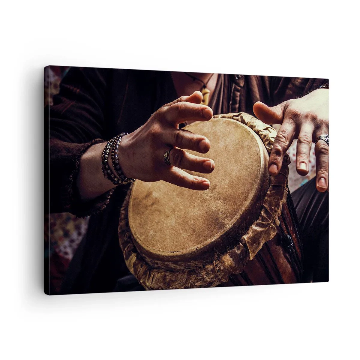 Obraz na plátně - Ruce hrající na tradiční buben djembe - 70x50cm - V rytmu srdce - Moderní nástěnná dekorace do obývacího pokoje a ložnice ARTTOR