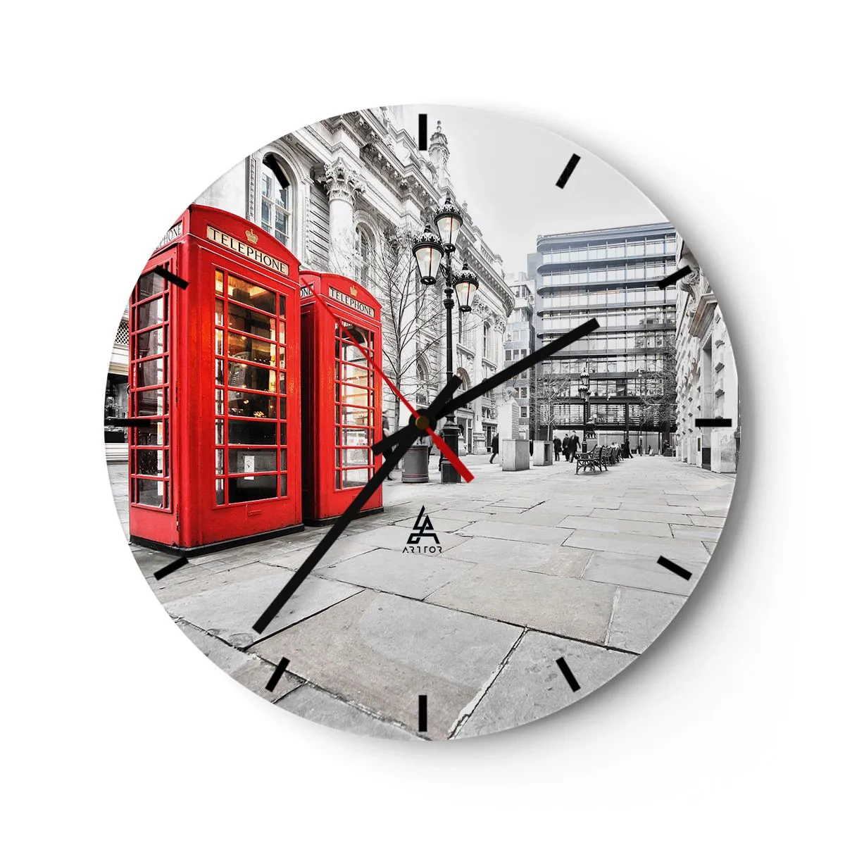 Nástěnné hodiny - Červené telefonní budky v městském prostředí - 30x30cm - Welcome to London - Moderní nástěnná dekorace do obývacího pokoje, kuchyně a ložnice ARTTOR