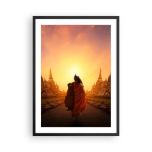 Plakát v černém rámu - Buddhistický mnich v paprscích vycházejícího slunce - 50x70cm - V klidu věčností - Moderní nástěnná dekorace do obývacího pokoje a ložnice ARTTOR