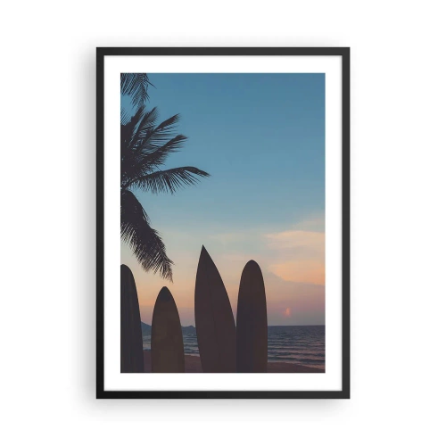 Plakát v černém rámu - Surfovací prkna na pláži se západem slunce a palmami v pozadí - 50x70cm - Zítra bude také zábava - Moderní nástěnná dekorace do obývacího pokoje a ložnice ARTTOR