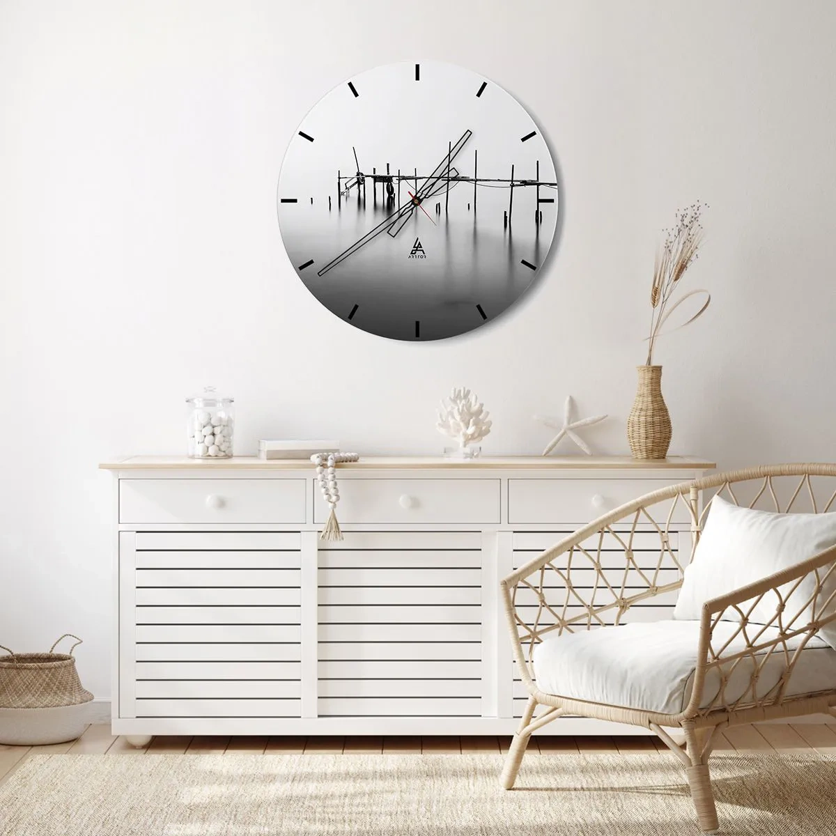 Nástěnné hodiny - Minimalistické molo na klidné vodě v odstínech šedé - 30x30cm - A co když svět není? - Moderní nástěnná dekorace do obývacího pokoje, kuchyně a ložnice ARTTOR