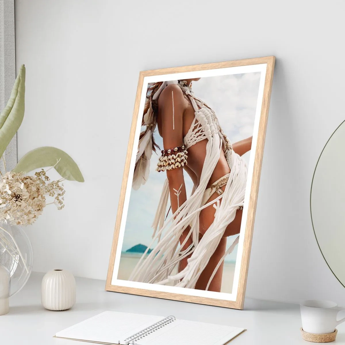 Plakát v rámu světlý dub - Kněžka slunce - 70x100 cm