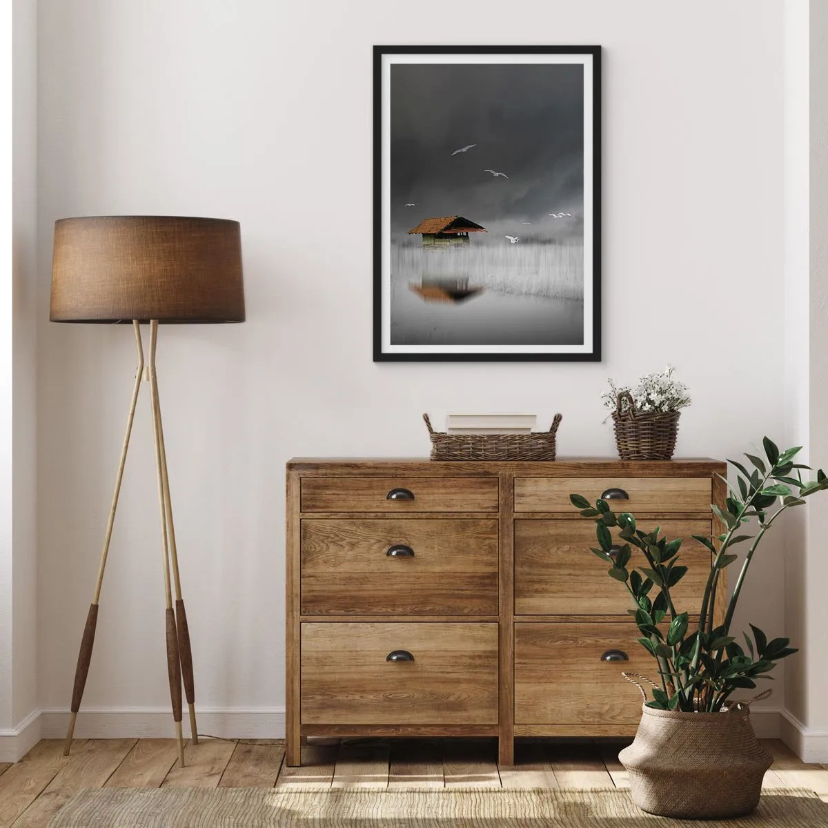 Plakát v černém rámu - Hausbót obklopený mlhou s ptáky na tmavém pozadí - 50x70cm - Úkryt před deštěm - Moderní nástěnná dekorace do obývacího pokoje a ložnice ARTTOR