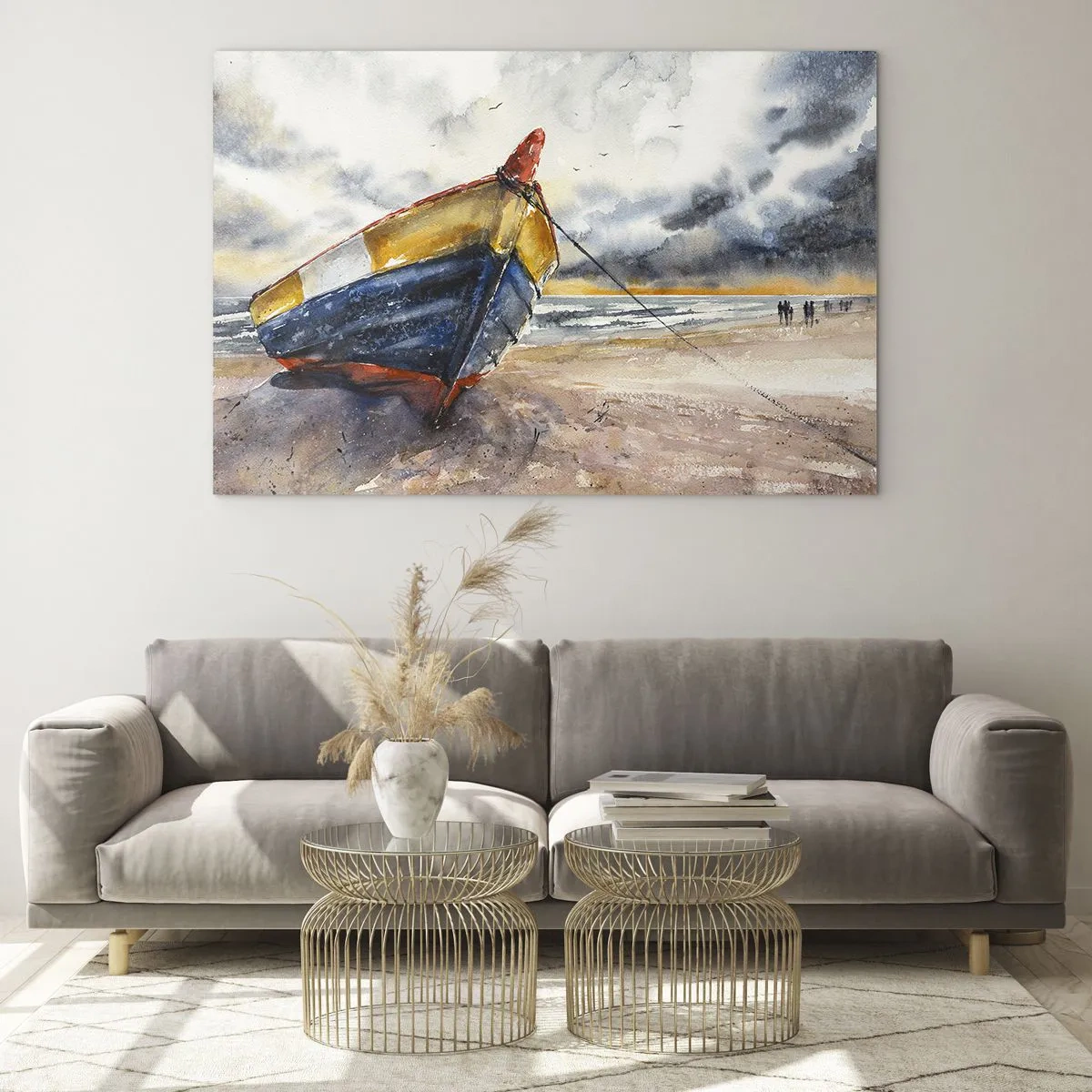 Obraz na skle - Barevná loď na pláži za zamračeného dne - 70x50cm - Odpočinek na břehu - Moderní nástěnná dekorace do obývacího pokoje a ložnice ARTTOR