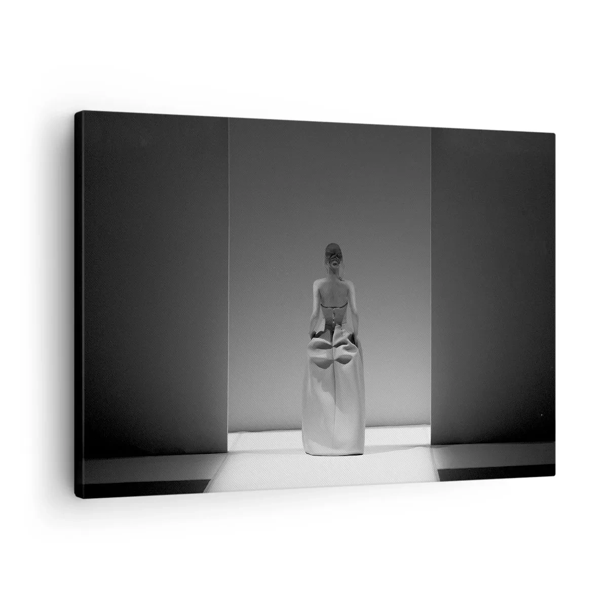 Obraz na plátně - Černobílý obraz s minimalistickým výjevem ženy v geometrickém prostoru. - 70x50cm - Rafinovaná jednoduchost - Moderní nástěnná dekorace do obývacího pokoje a ložnice ARTTOR