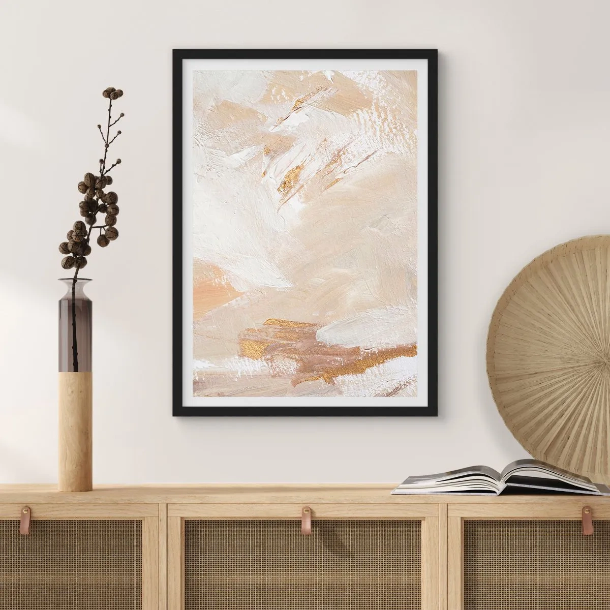 Plakát v černém rámu - Abstraktní tahy štětcem v béžové a zlaté barvě - 50x70cm - Pastelová kompozice - Moderní nástěnná dekorace do obývacího pokoje a ložnice ARTTOR