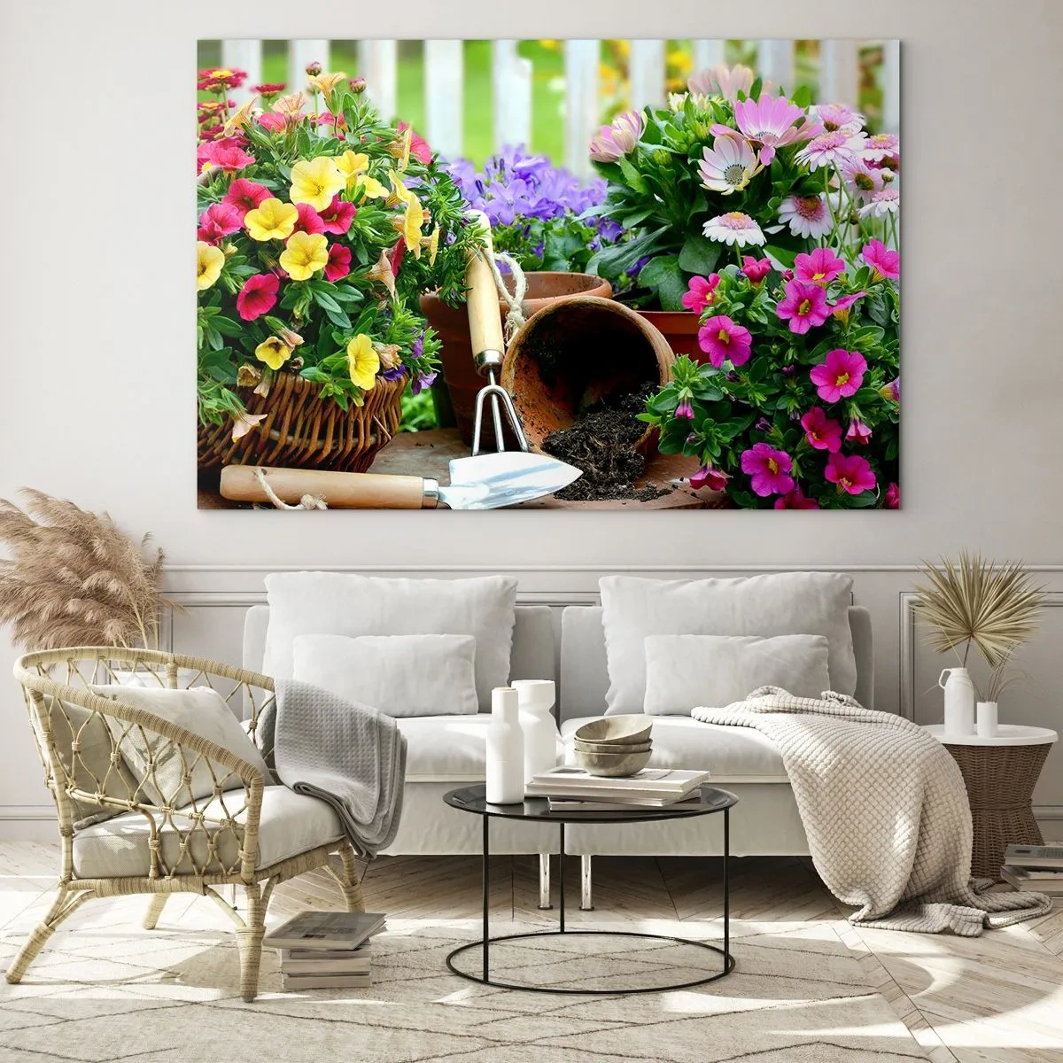 Obraz na skle - Barevné květiny v květináčích se zahradnickým nářadím - 70x50cm - Zahrádka Žofky - Moderní nástěnná dekorace do obývacího pokoje a ložnice ARTTOR
