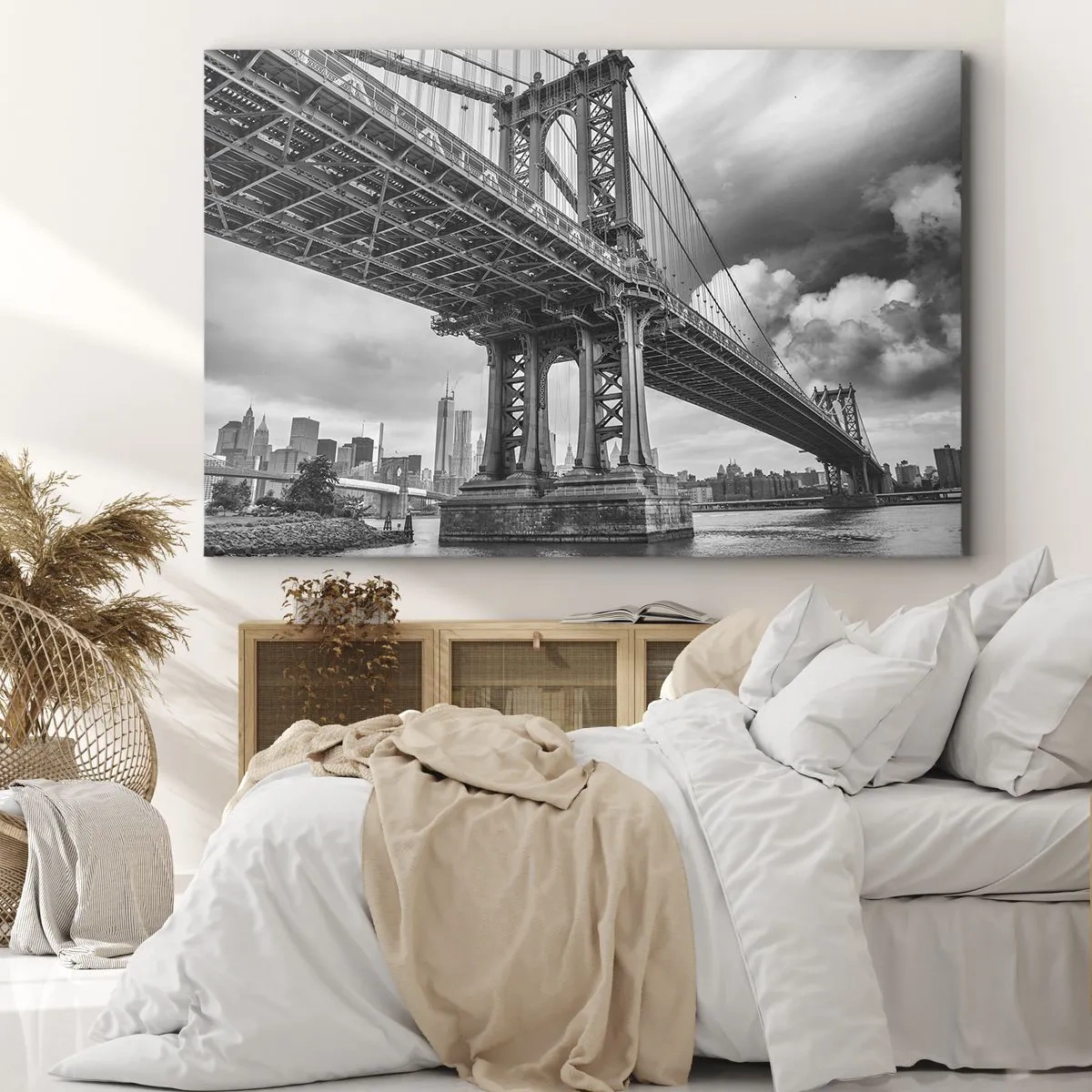 Obraz na plátně - Černobílý most s výhledem na město - 70x50cm - Do srdce města - Moderní nástěnná dekorace do obývacího pokoje a ložnice ARTTOR