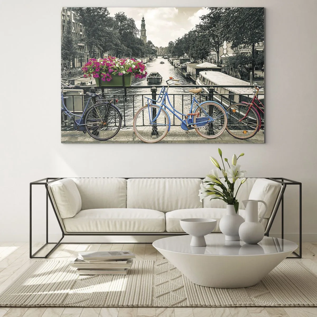 Obraz na skle - Barevná kola na mostě přes kanál - 70x50cm - Barvy  amsterdamské ulice - Moderní nástěnná dekorace do obývacího pokoje a ložnice ARTTOR