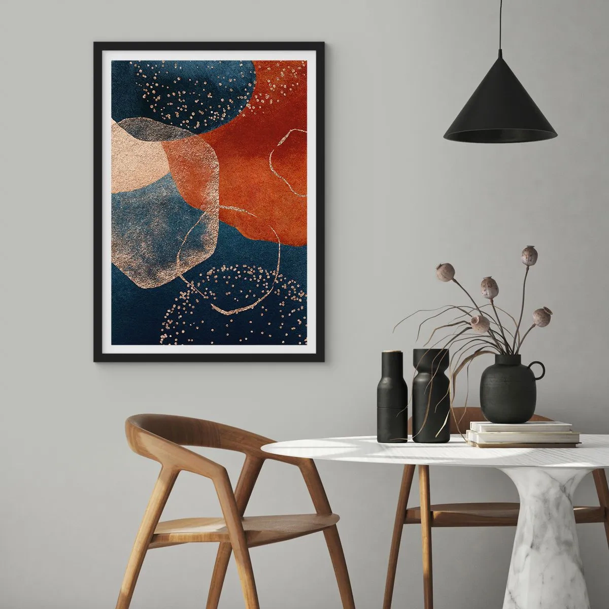 Plakát v černém rámu - Abstraktní kompozice v odstínech tmavě modré a zlaté - 50x70cm - Lehkost bytí - Moderní nástěnná dekorace do obývacího pokoje a ložnice ARTTOR