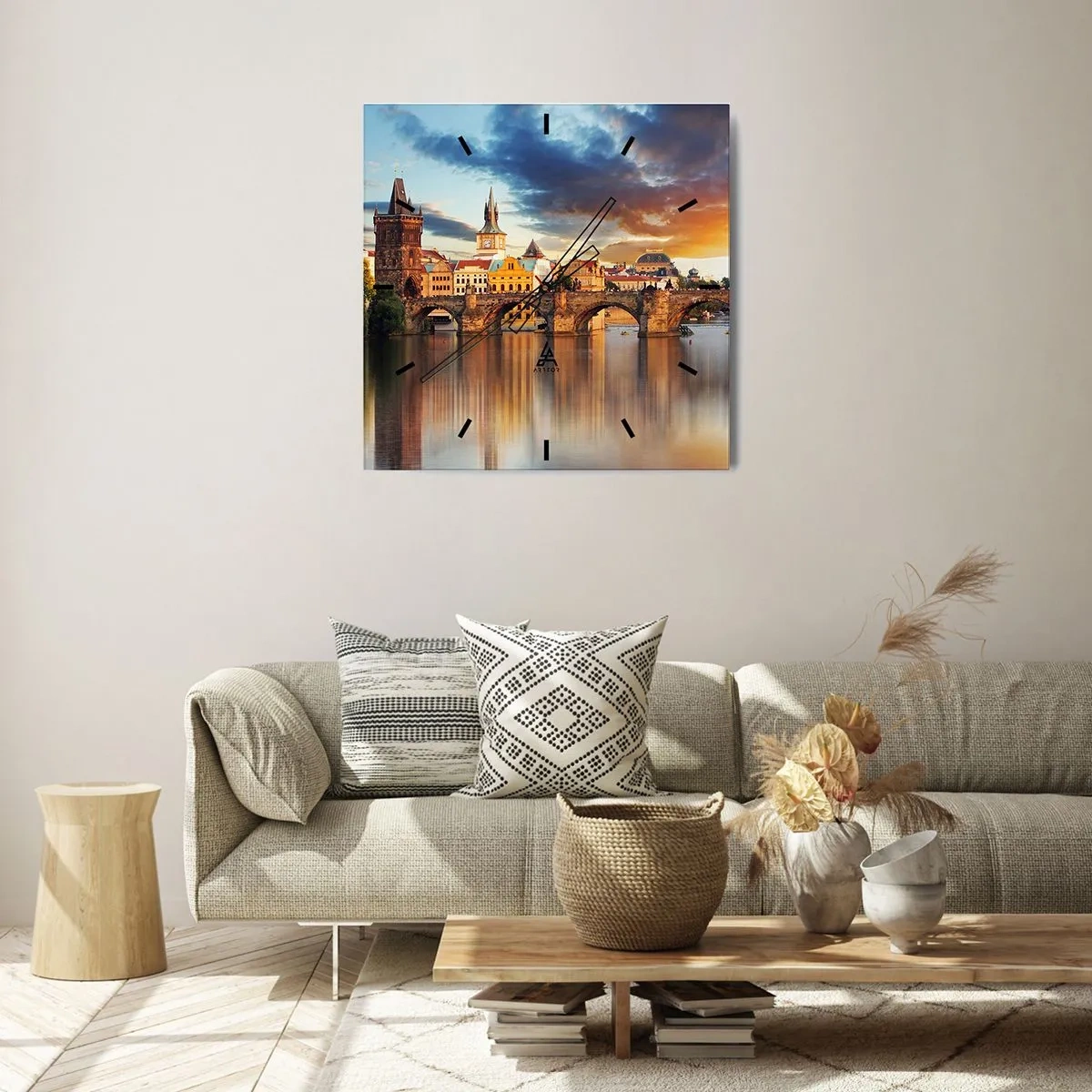 Nástěnné hodiny - Krásná od pradávna - 30x30 cm