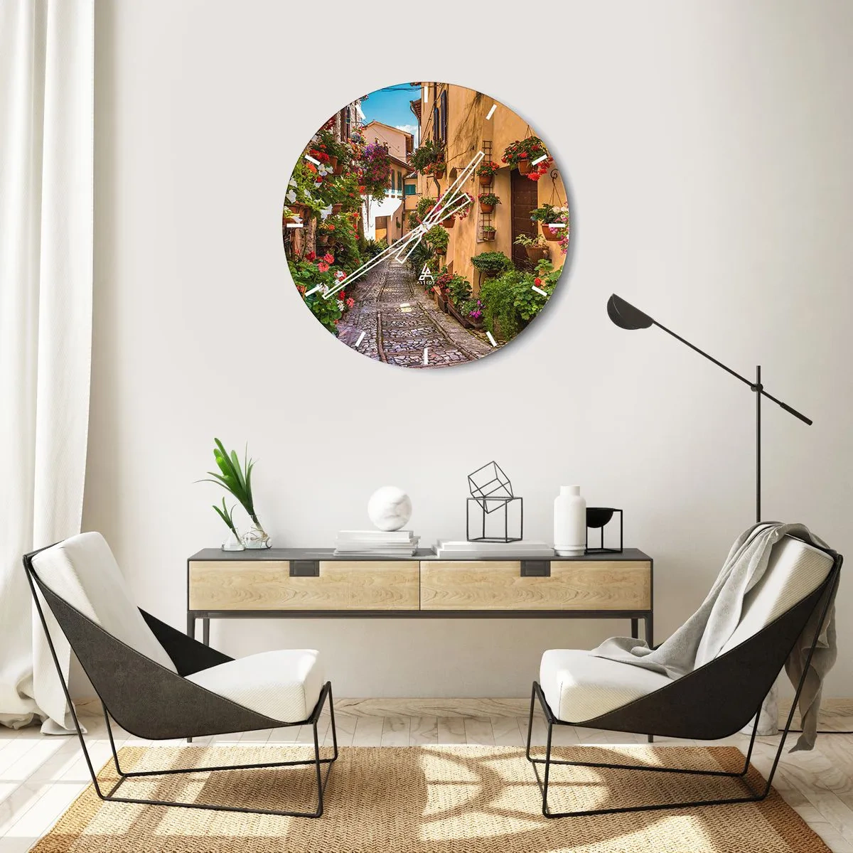 Nástěnné hodiny - Malebná ulička s kamennou dlažbou a květinami - 30x30cm - Italské zákoutí - Moderní nástěnná dekorace do obývacího pokoje, kuchyně a ložnice ARTTOR
