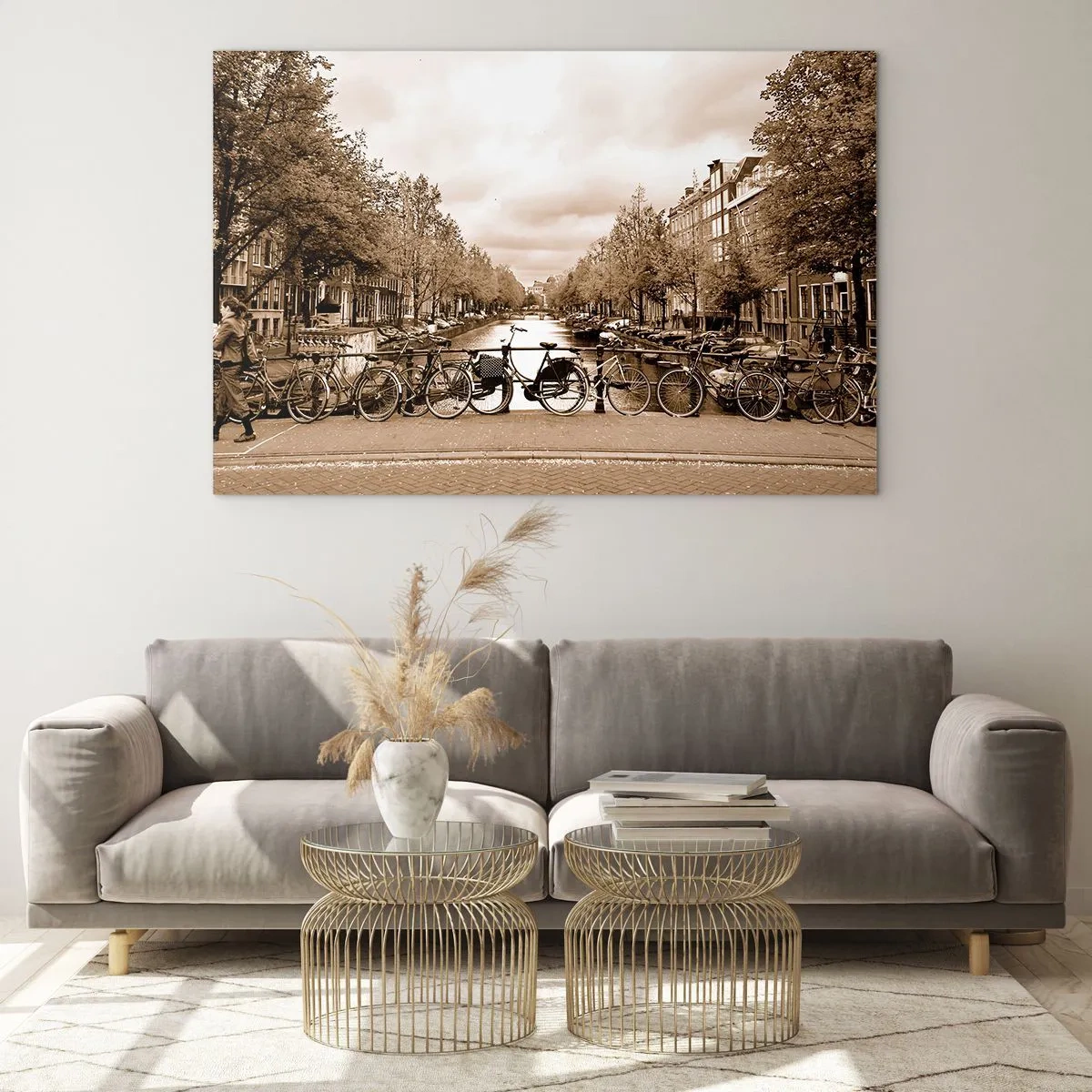 Obraz na skle - Amsterdamský most s retro koly - 70x50cm - Nizozemské klima - Moderní nástěnná dekorace do obývacího pokoje a ložnice ARTTOR