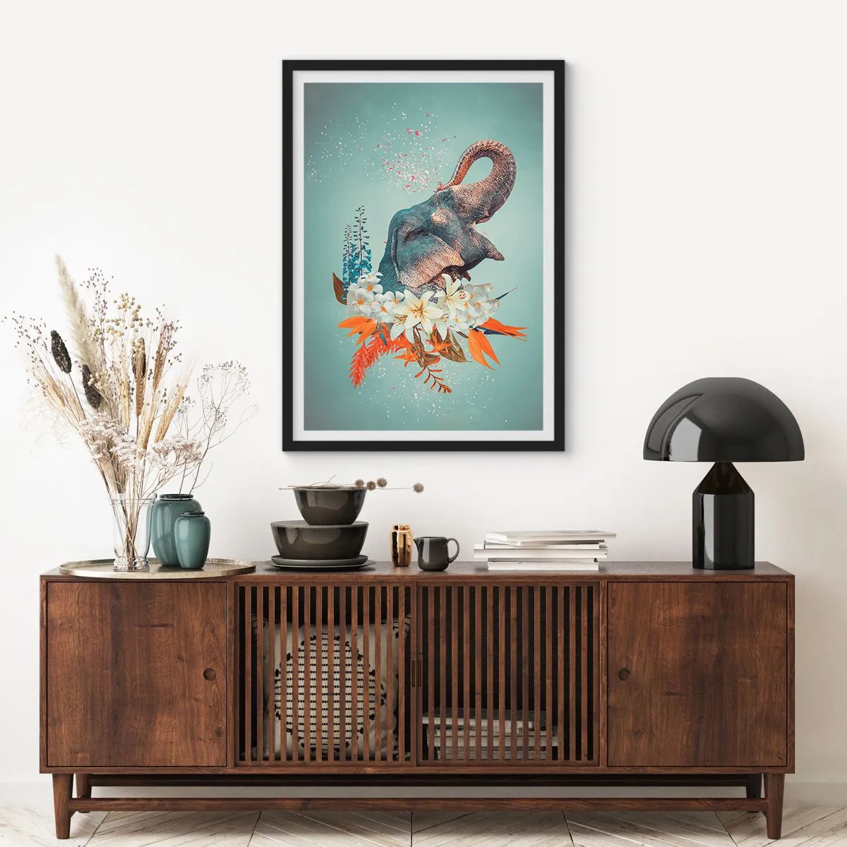 Plakát v černém rámu - Slon mezi květinami v surrealistické kompozici - 50x70cm - Řev radosti - Moderní nástěnná dekorace do obývacího pokoje a ložnice ARTTOR