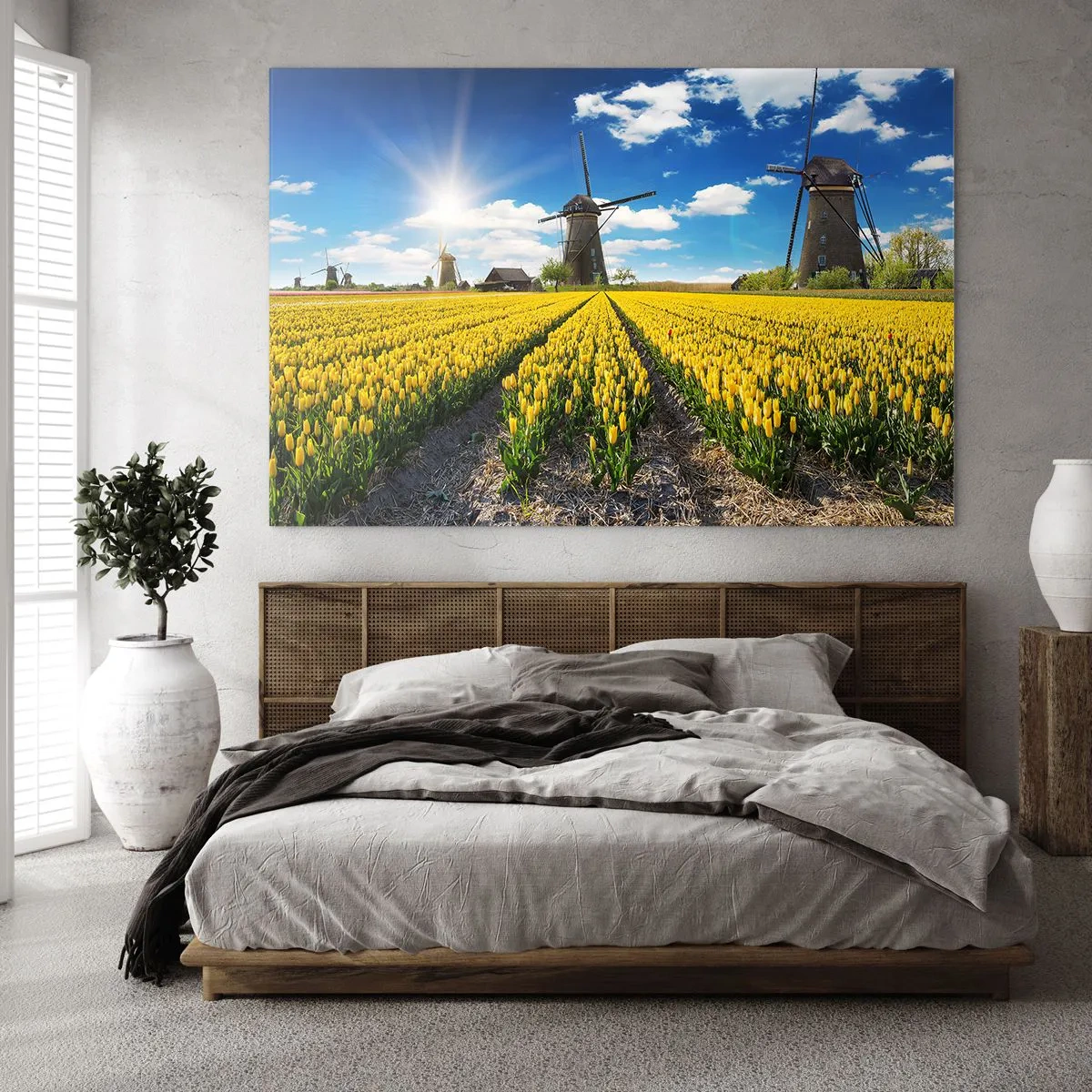 Obraz na skle - Pole žlutých tulipánů s větrnými mlýny v pozadí za slunečného dne. - 70x50cm - Více nizozemský nemůže být - Moderní nástěnná dekorace do obývacího pokoje a ložnice ARTTOR