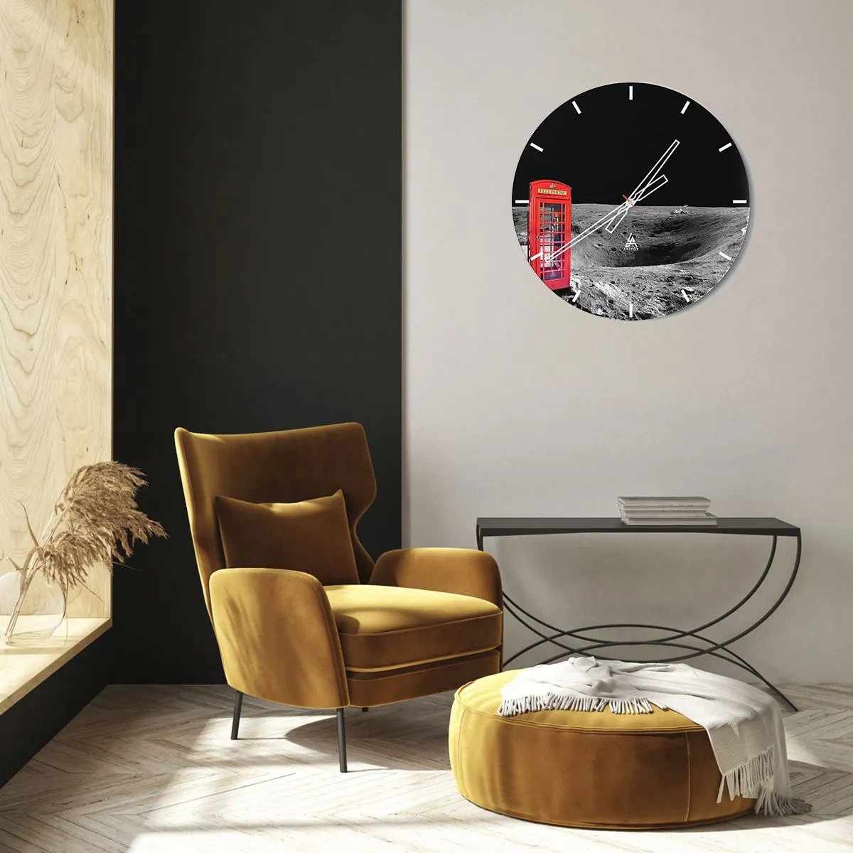 Nástěnné hodiny - Červená telefonní budka na povrchu Měsíce - 30x30cm - Kosmický žert - Moderní nástěnná dekorace do obývacího pokoje, kuchyně a ložnice ARTTOR