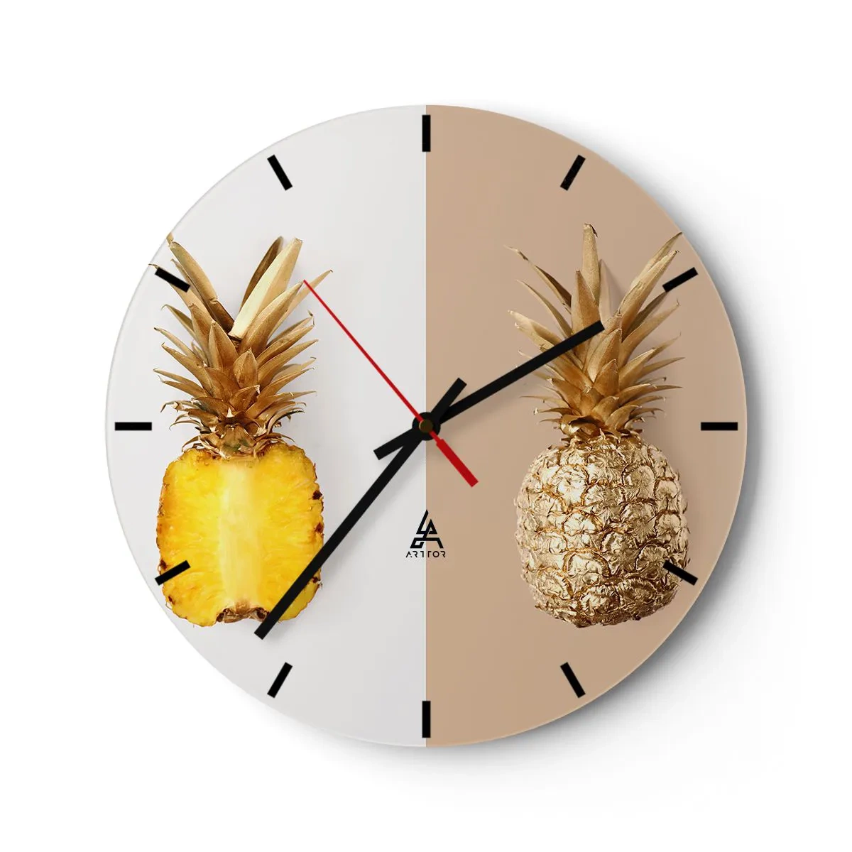Nástěnné hodiny - Zlatý ananas a jeho průřez na dvoubarevném pozadí - 30x30cm - Ananas pro nás - Moderní nástěnná dekorace do obývacího pokoje, kuchyně a ložnice ARTTOR