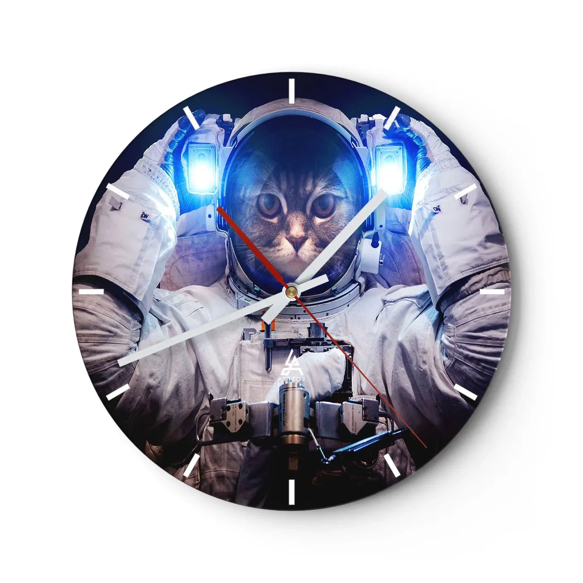 Nástěnné hodiny - Kočka v astronautském obleku s modrým světlem v pozadí. - 30x30cm - Houston, máte problém - Moderní nástěnná dekorace do obývacího pokoje, kuchyně a ložnice ARTTOR