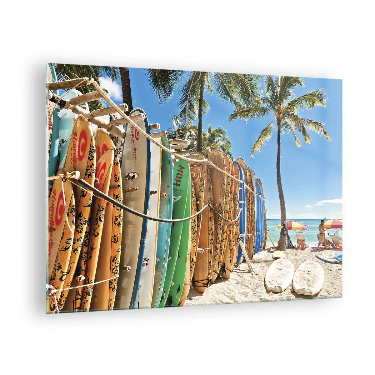 Obraz na skle - Barevné surfy na tropické pláži - 70x50cm - Slunečná zábava - Moderní nástěnná dekorace do obývacího pokoje a ložnice ARTTOR