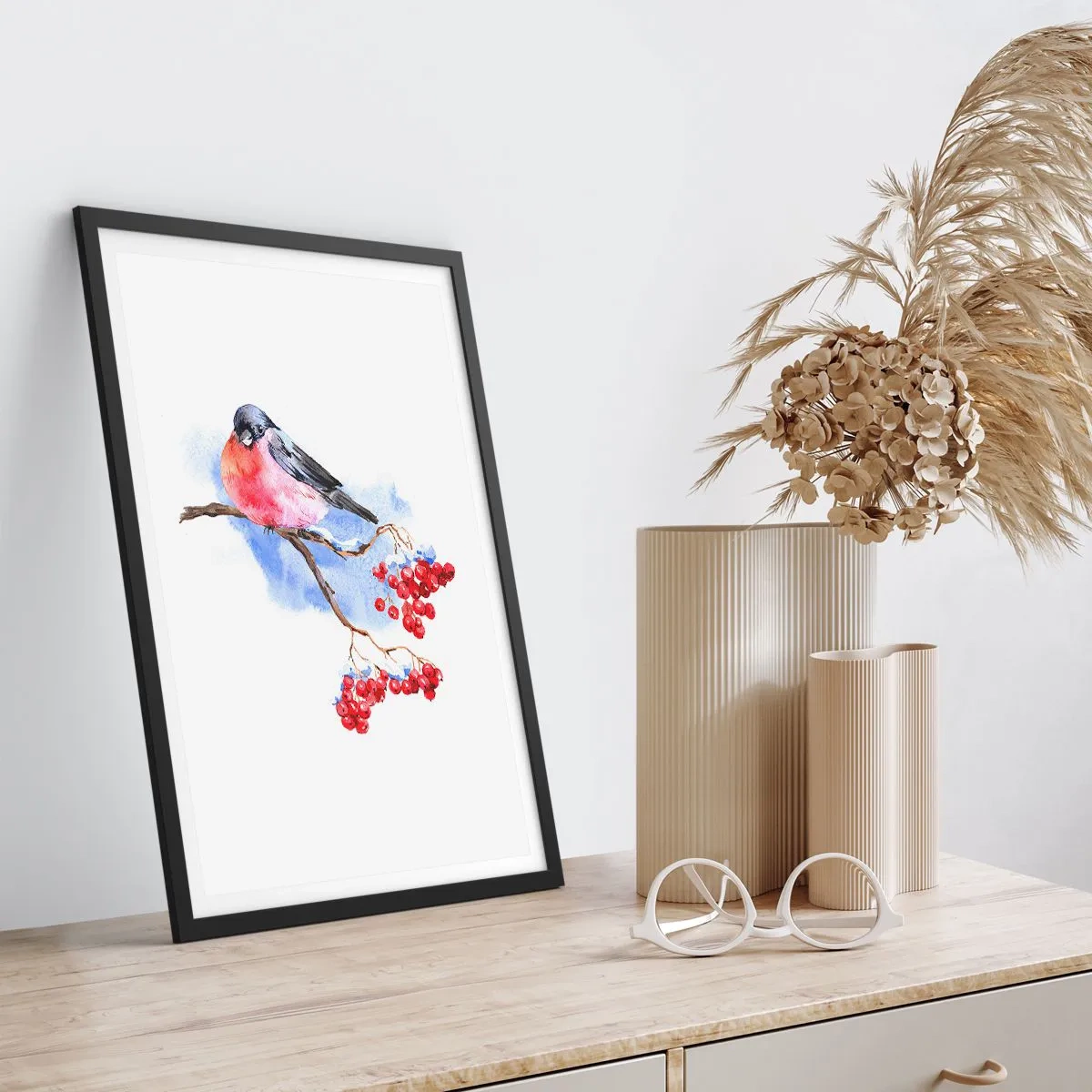 Plakát v černém rámu - Pták na větvi s červeným ovocem - 50x70cm - Barevná zima - Moderní nástěnná dekorace do obývacího pokoje a ložnice ARTTOR