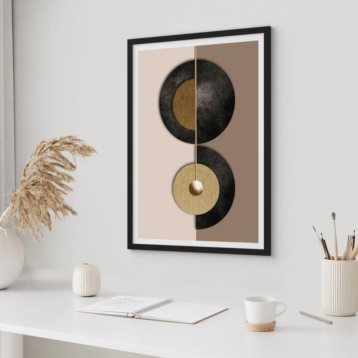 Plakát v černém rámu - Moderní abstrakce s geometrickými zlatými akcenty - 50x70cm - Variace kolem kruhu - Moderní nástěnná dekorace do obývacího pokoje a ložnice ARTTOR