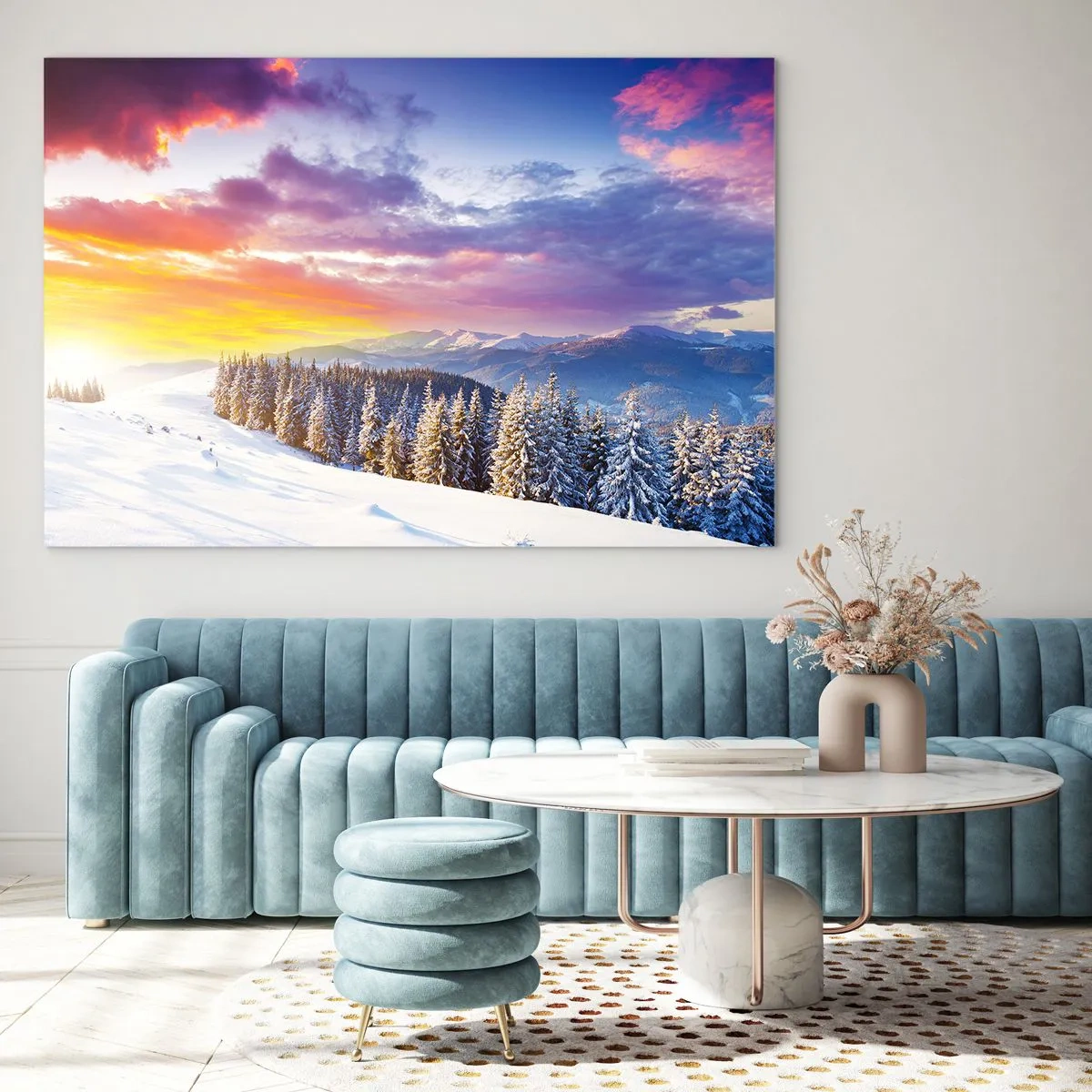 Obraz na skle - Zimní horská krajina se zasněženými stromy a barevnou oblohou - 70x50cm - Za bílého dne - Moderní nástěnná dekorace do obývacího pokoje a ložnice ARTTOR