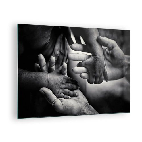 Obraz na skle - Symbolické černobílé podání ruky různých generací - 70x50cm - Být člověkem - Moderní nástěnná dekorace do obývacího pokoje a ložnice ARTTOR