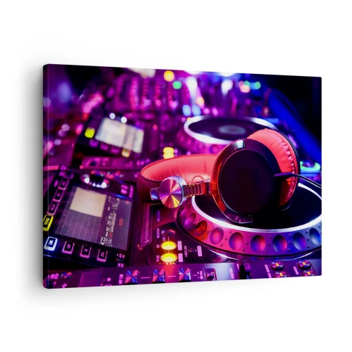 Obraz na plátně - DJ sluchátka na konzoli s neonovým osvětlením - 70x50cm - Než začne zábava - Moderní nástěnná dekorace do obývacího pokoje a ložnice ARTTOR