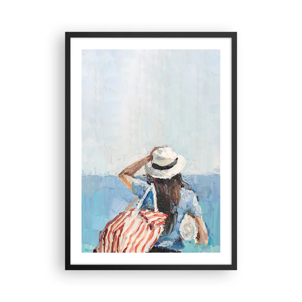 Plakát v černém rámu - Žena v klobouku s výhledem na moře - 50x70cm - Vítej na dovolené - Moderní nástěnná dekorace do obývacího pokoje a ložnice ARTTOR