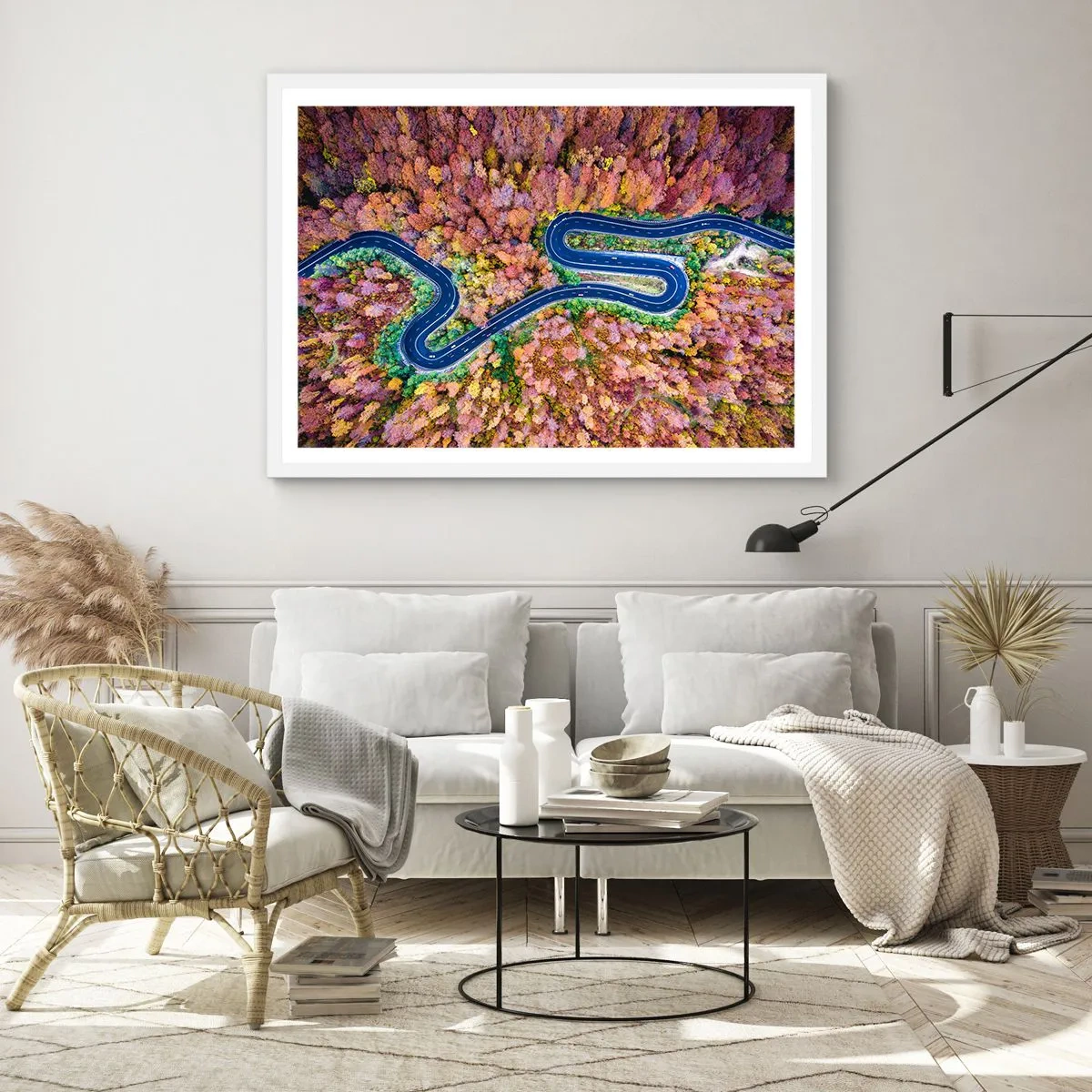 Plakát v bílém rámu - Klikatá cesta lesem - 70x50 cm