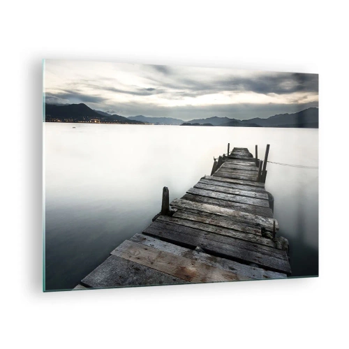 Obraz na skle - Dřevěné molo na pozadí klidného jezera za soumraku - 70x50cm - Ponořit se do klidu - Moderní nástěnná dekorace do obývacího pokoje a ložnice ARTTOR