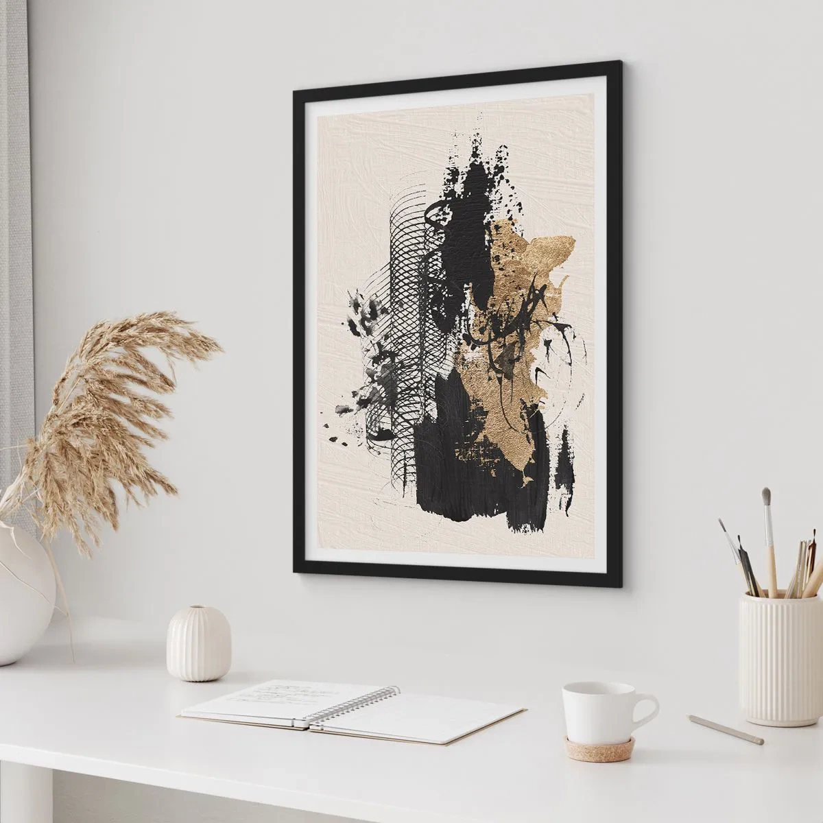 Plakát v černém rámu - Abstraktní kompozice v odstínech černé a zlaté - 50x70cm - Kompozice s vášní - Moderní nástěnná dekorace do obývacího pokoje a ložnice ARTTOR