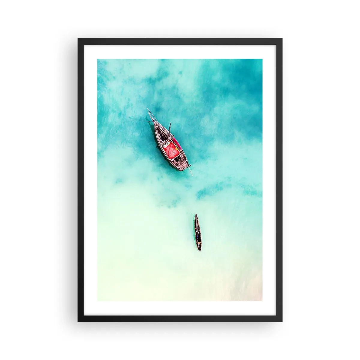 Plakát v černém rámu - Lodě na tyrkysové vodě z ptačí perspektivy - 50x70cm - Protože na plážích Zanzibaru, když je přebytek vody… - Moderní nástěnná dekorace do obývacího pokoje a ložnice ARTTOR