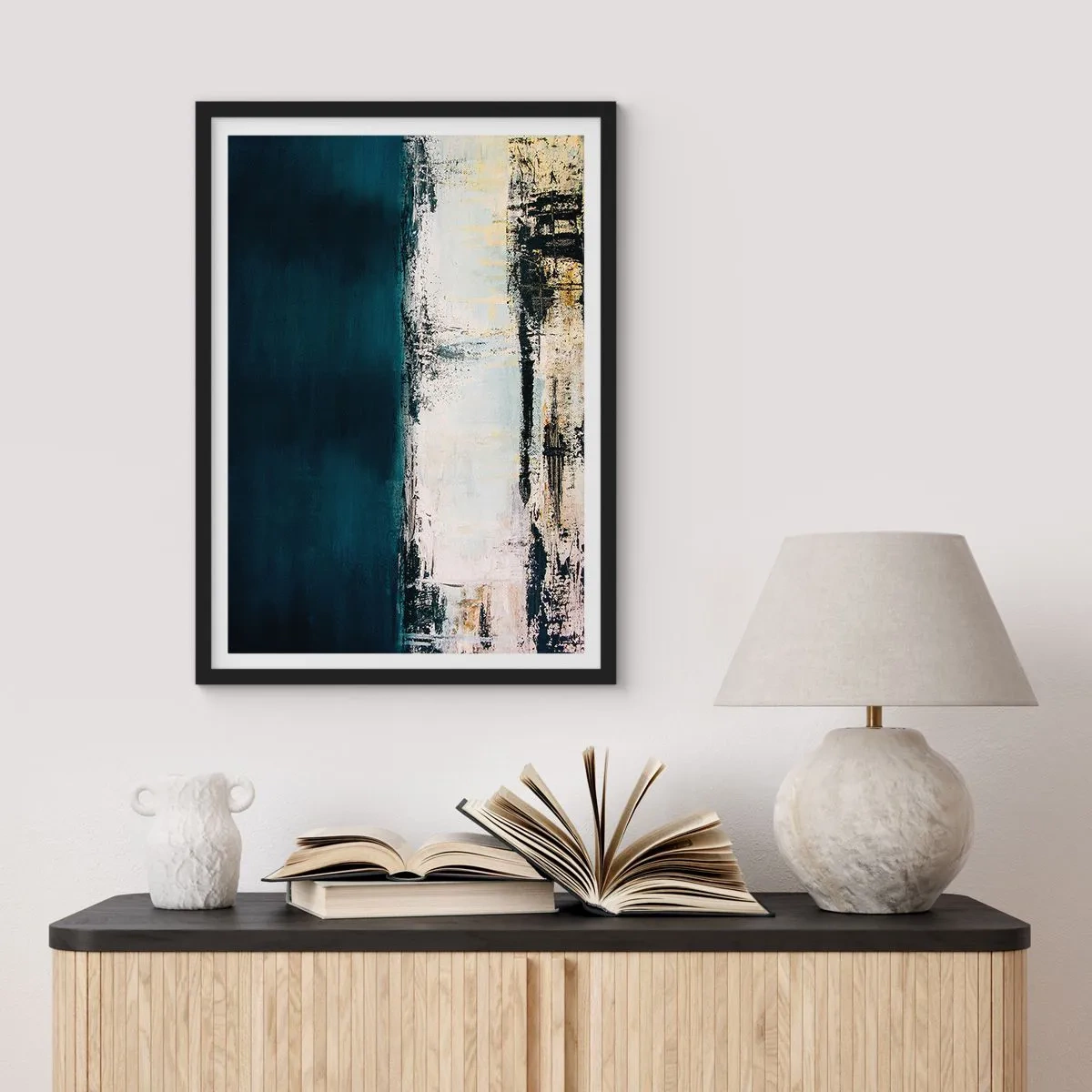 Plakát v černém rámu - Abstraktní kompozice v tmavě modrých a béžových tónech - 50x70cm - Horizontální kompozice - Moderní nástěnná dekorace do obývacího pokoje a ložnice ARTTOR