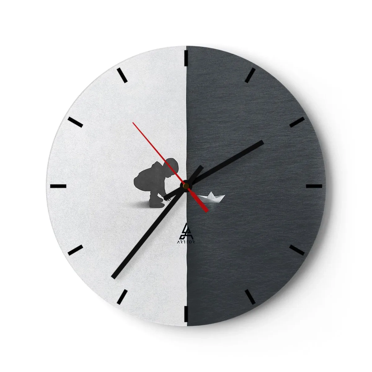 Nástěnné hodiny - Silueta dítěte s papírovou lodičkou na kontrastním pozadí - 30x30cm - Velká výprava - Moderní nástěnná dekorace do obývacího pokoje, kuchyně a ložnice ARTTOR