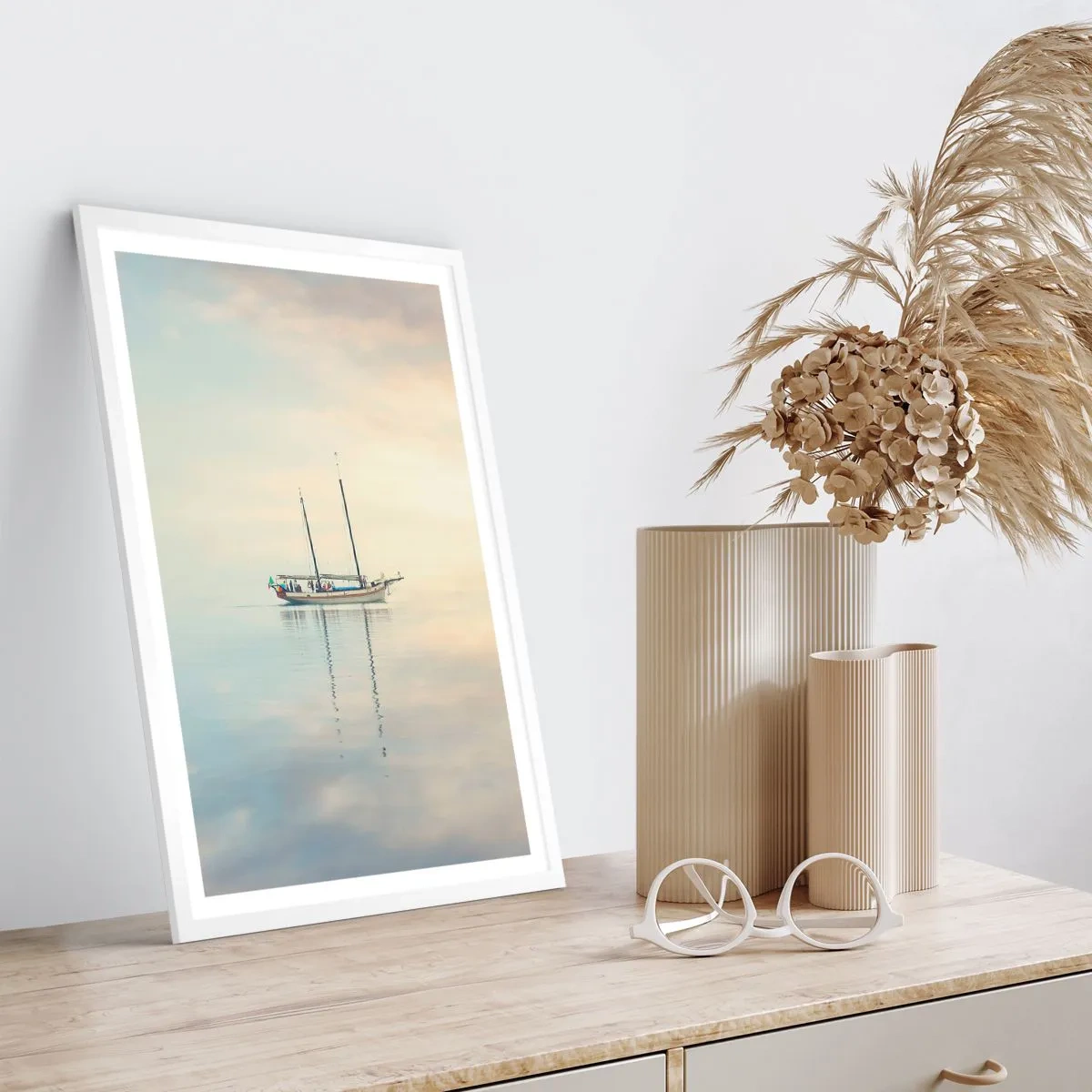 Plakát v bílém rámu - V moři ticha - 50x70 cm