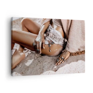 Obraz na plátně - Boho žena na pláži se šperky - 70x50cm - Vyplavena na břeh? - Moderní nástěnná dekorace do obývacího pokoje a ložnice ARTTOR