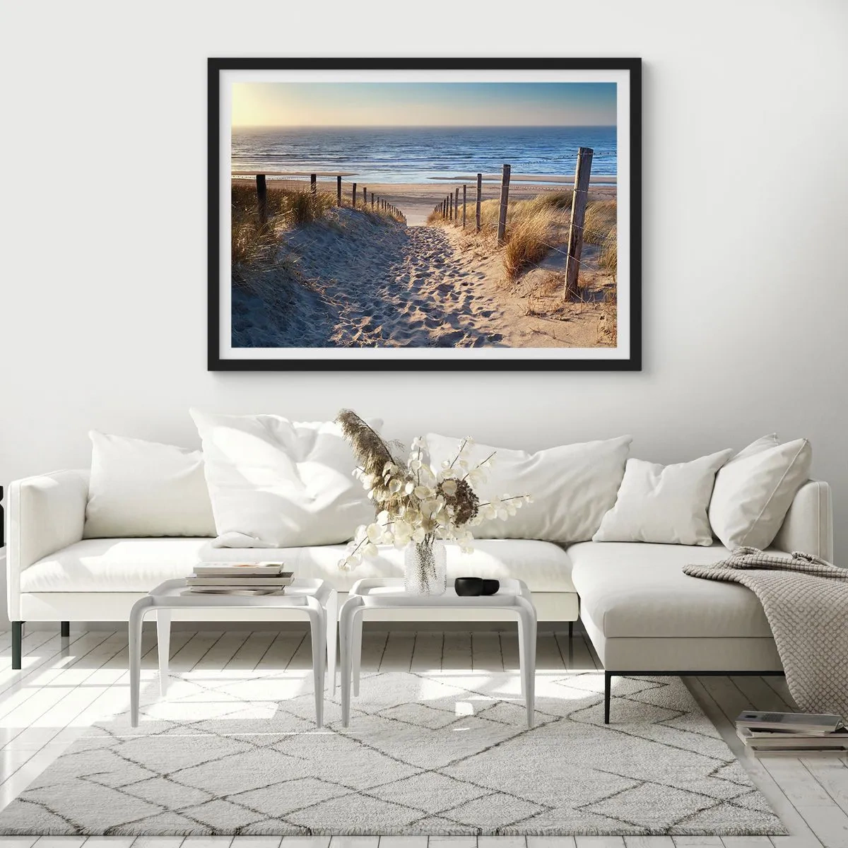 Plakát v černém rámu - Šumění moře, zpěv ptáků, divoká pláž uprostřed trávy… - 70x50 cm