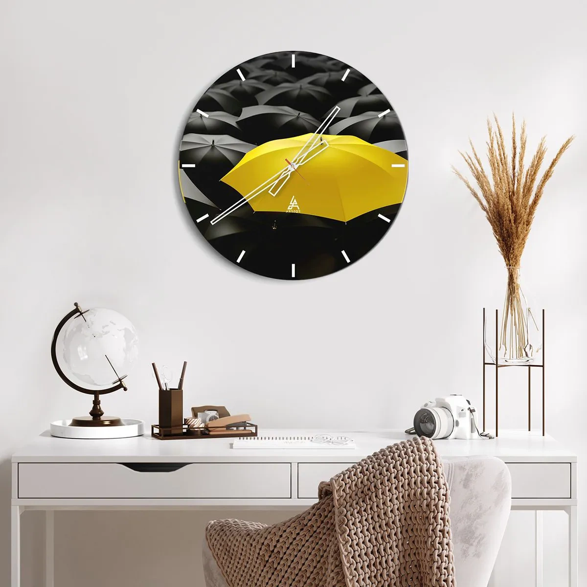 Nástěnné hodiny - Žlutý deštník vyčnívající na černém pozadí - 30x30cm - Sbohem smutku - Moderní nástěnná dekorace do obývacího pokoje, kuchyně a ložnice ARTTOR