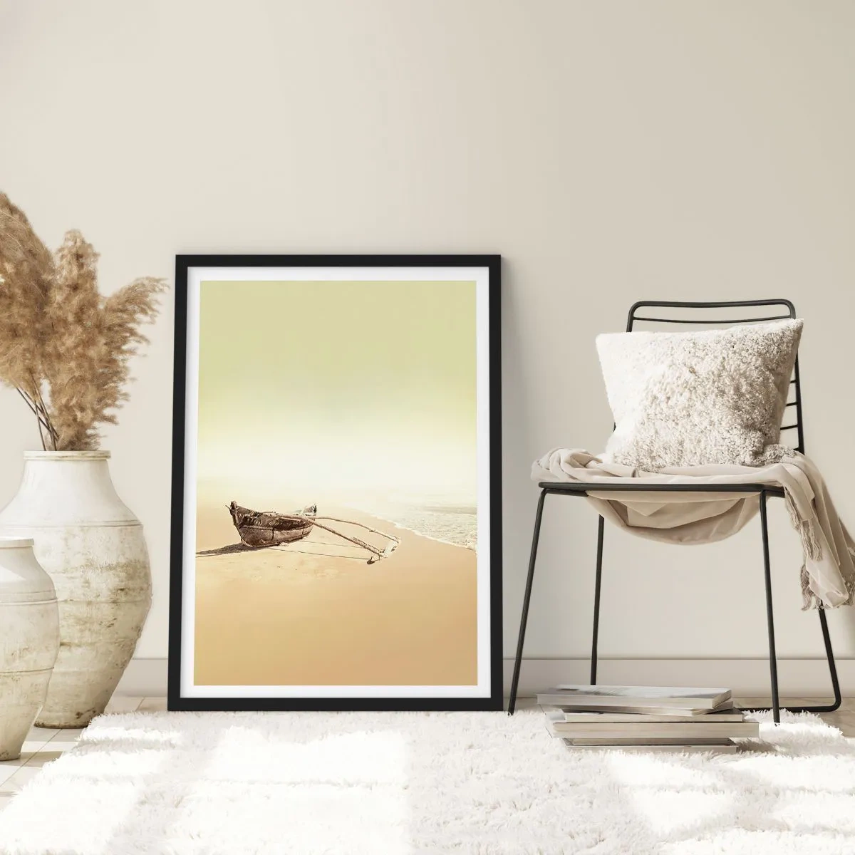 Plakát v černém rámu - Osamělá dřevěná loď na prázdné pláži v pastelových barvách. - 50x70cm - Vzpomínka na jižní moře - Moderní nástěnná dekorace do obývacího pokoje a ložnice ARTTOR