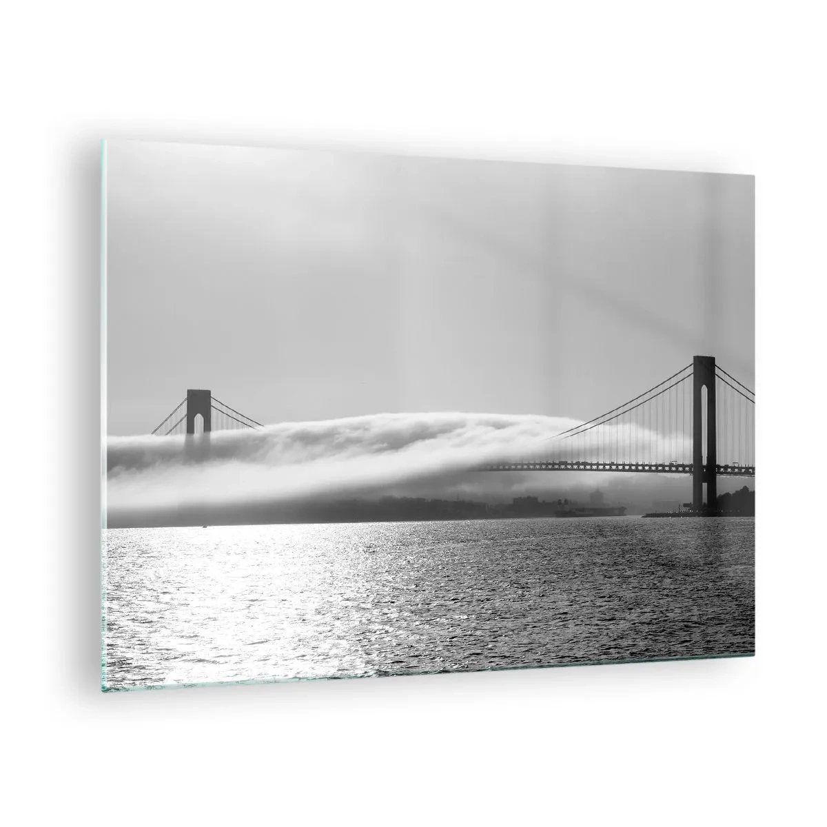 Obraz na skle - Černobílý most s mlhou nad vodou - 70x50cm - Proplout Zlatou bránou - Moderní nástěnná dekorace do obývacího pokoje a ložnice ARTTOR