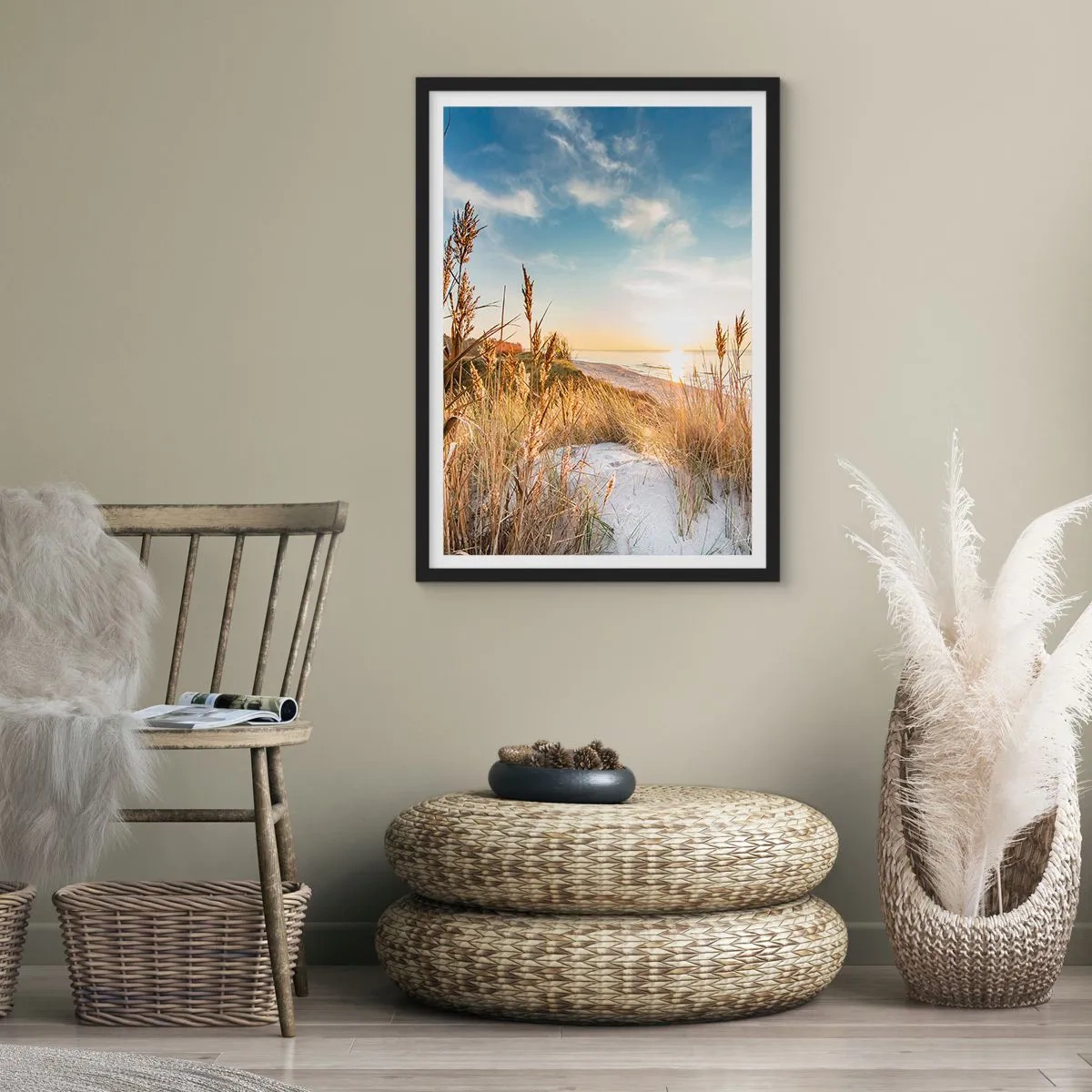 Plakát v černém rámu - Slunečná plážová krajina s trávou na dunách - 50x70cm - Severní pláž - Moderní nástěnná dekorace do obývacího pokoje a ložnice ARTTOR