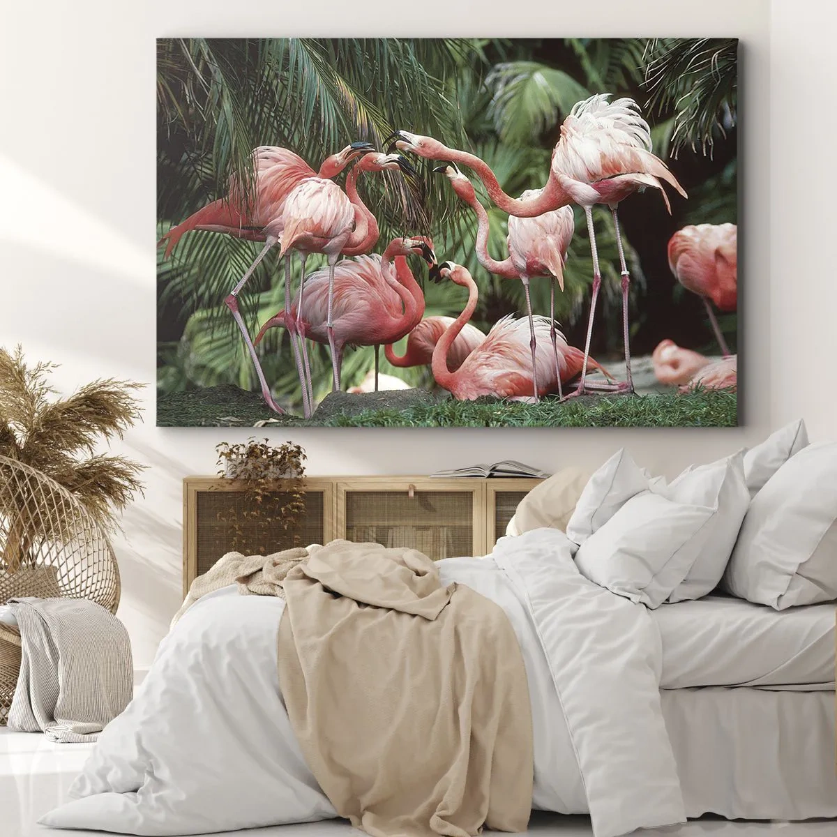 Obraz na plátně - Skupina plameňáků v tropickém prostředí obklopená palmami - 70x50cm - Odpolední drby - Moderní nástěnná dekorace do obývacího pokoje a ložnice ARTTOR