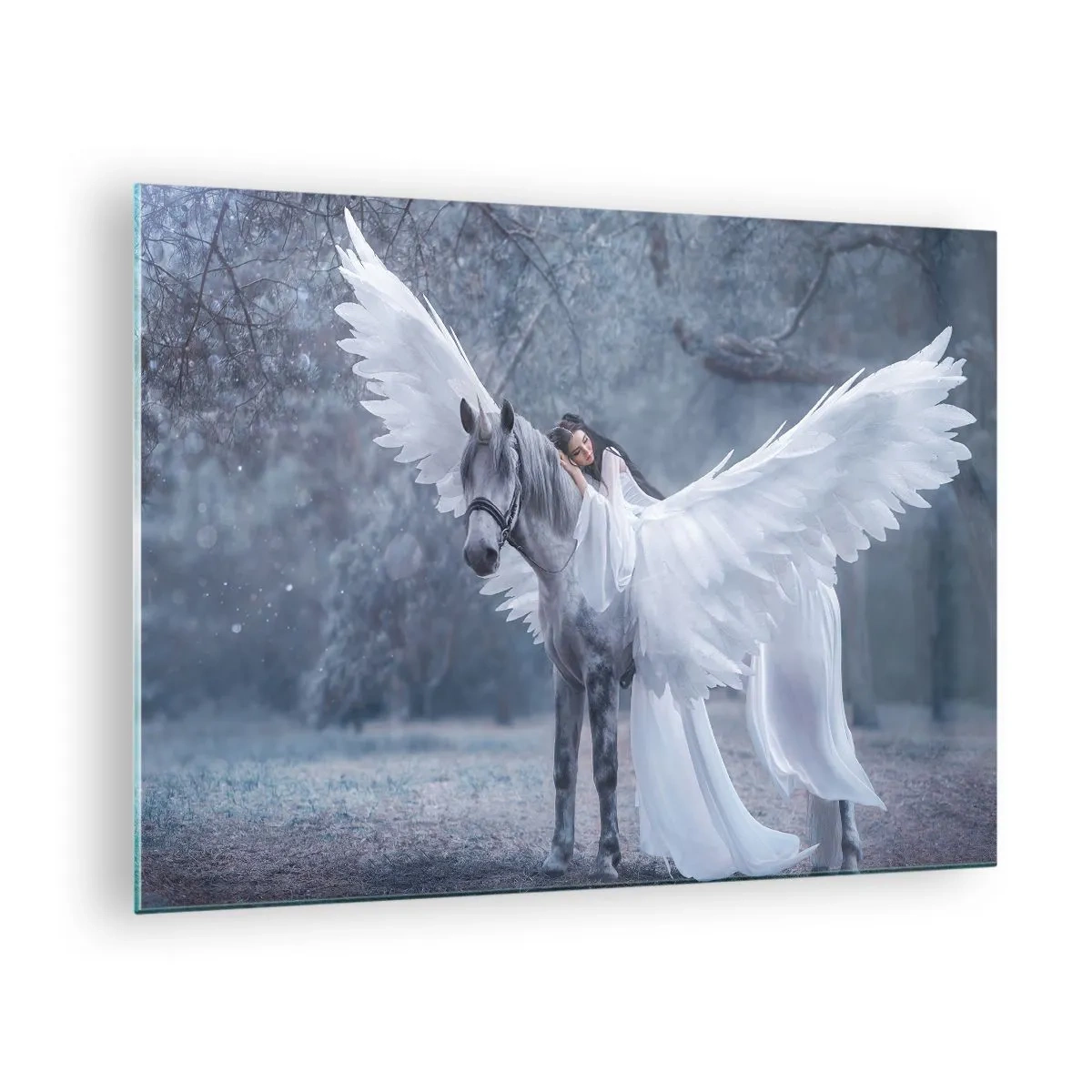 Obraz na skle - Pegas s bílými křídly a žena v šatech v mystickém lese - 70x50cm - Nadšený okamžik - Moderní nástěnná dekorace do obývacího pokoje a ložnice ARTTOR