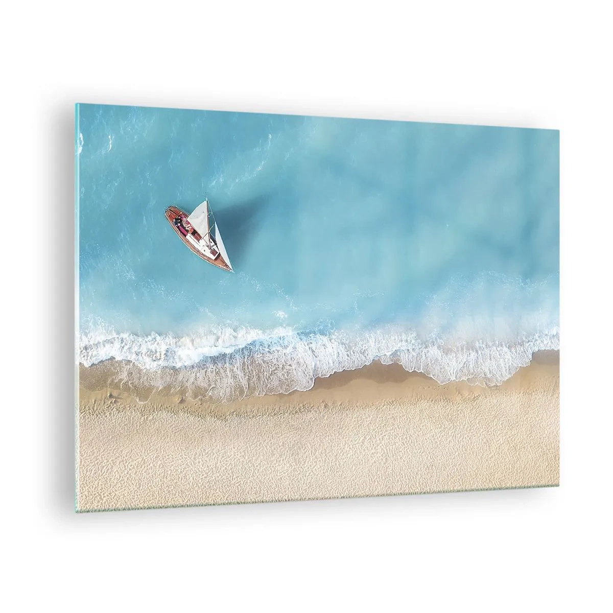 Obraz na skle - Plachetnice na azurovém moři u písečné pláže - 70x50cm - Na hranici modré a zlaté - Moderní nástěnná dekorace do obývacího pokoje a ložnice ARTTOR