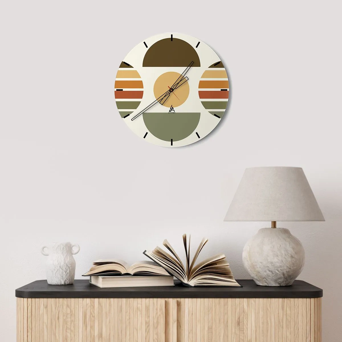 Nástěnné hodiny - Geometrické půlkruhy a pruhy v zemitých tónech na světlém pozadí - 30x30cm - V barvách země - Moderní nástěnná dekorace do obývacího pokoje, kuchyně a ložnice ARTTOR