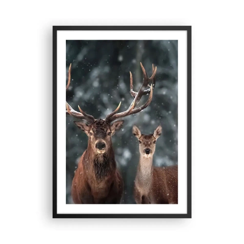 Plakát v černém rámu - Dvojice jelenů na pozadí zimního lesa - 50x70cm - Pán lesa se svou ženou - Moderní nástěnná dekorace do obývacího pokoje a ložnice ARTTOR